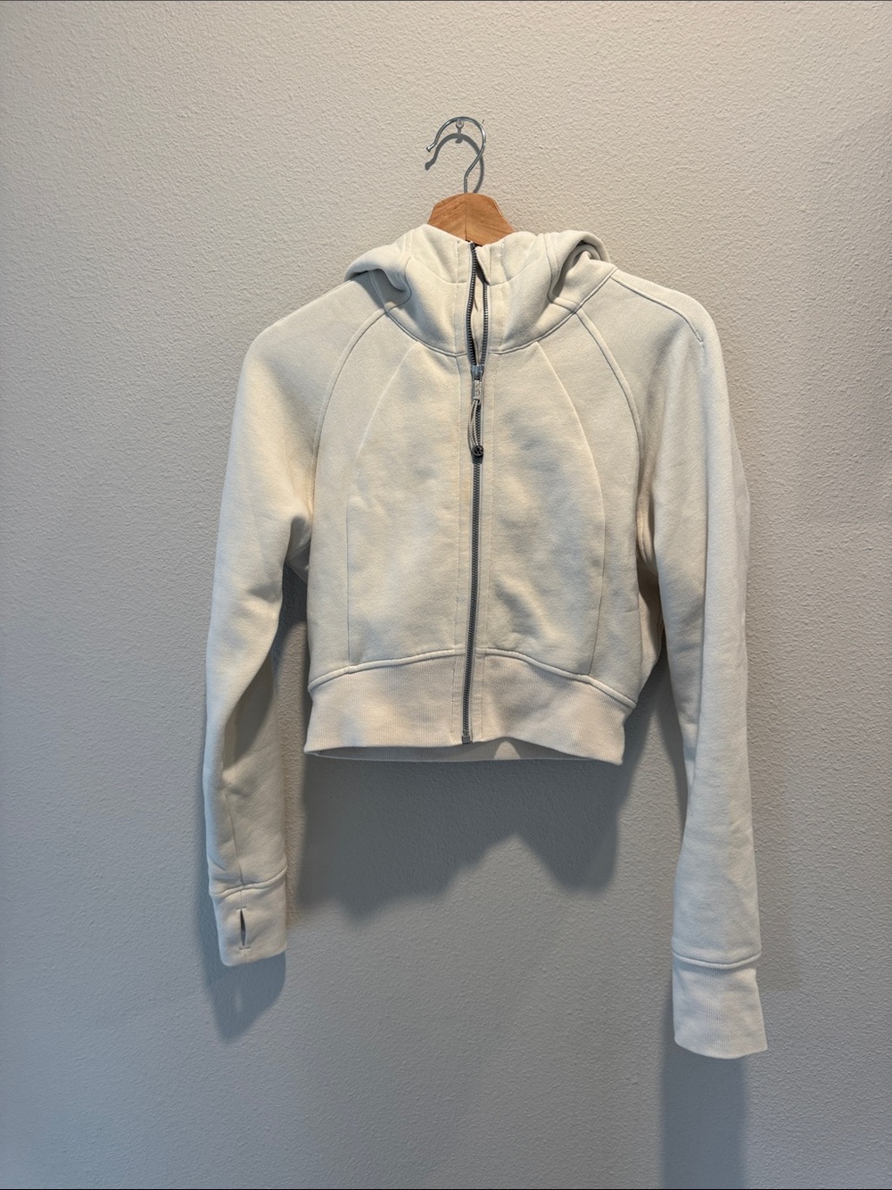 Lululemon Scuba Full Zip Cropped Hoodie in Bone (Size 6) - Picture 2 of 4